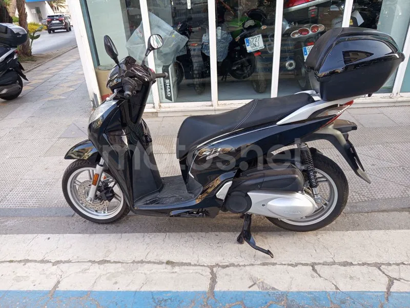 Honda SH300i - Vista 5
