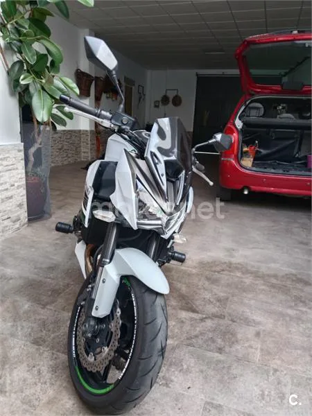 Kawasaki Z800 - Vista 3