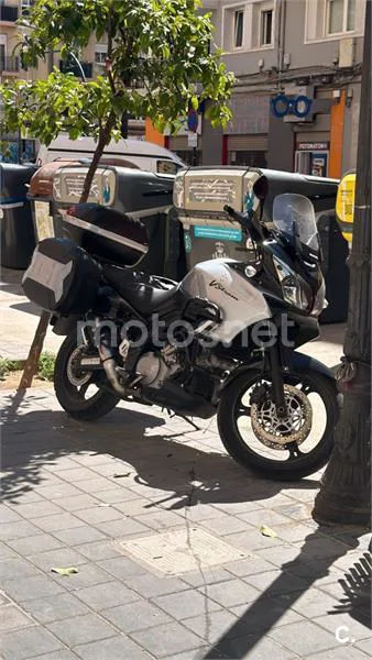 Suzuki V-Strom 1000 - Vista 4