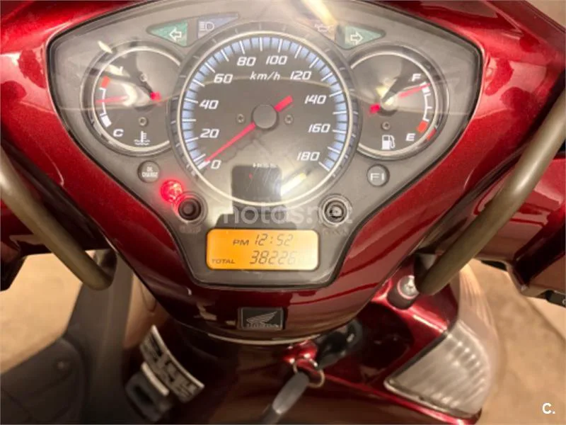 Honda SH300i - Vista 6