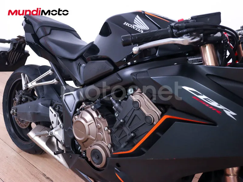 Honda CBR650R - Vista 24