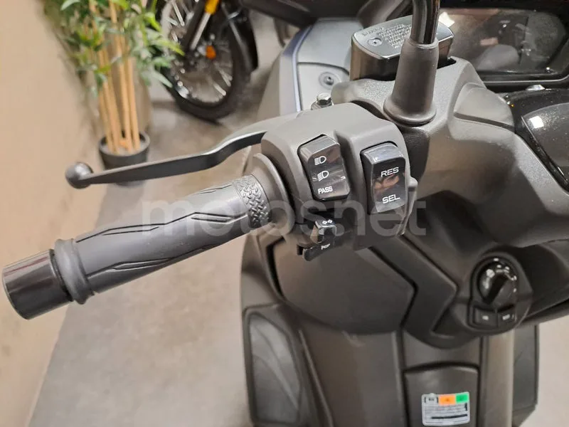 Yamaha XMAX 125 - Vista 11