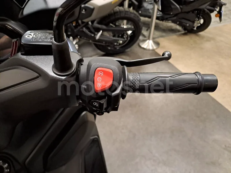 Yamaha XMAX 125 - Vista 12