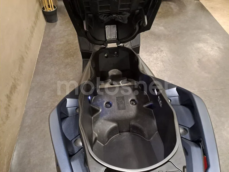 Yamaha XMAX 125 - Vista 10