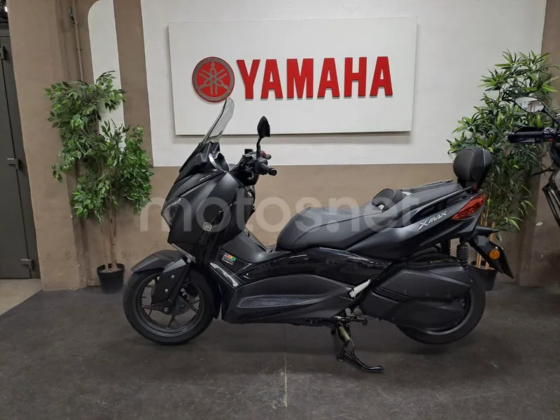 Yamaha XMAX 300 - Vista 4
