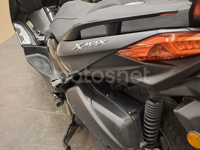 Yamaha XMAX 300 - Vista 8