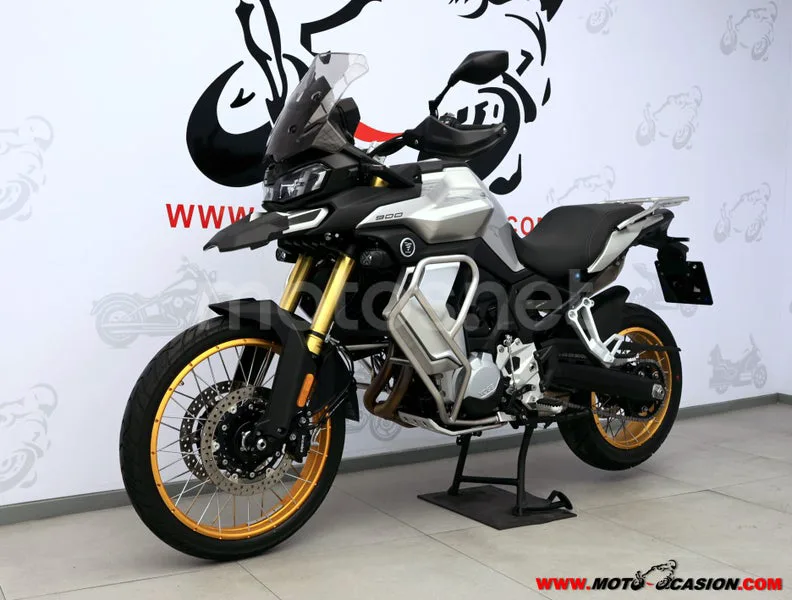 Voge 900DSX - Vista 8
