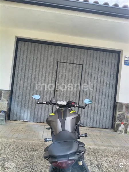 Yamaha MT-07 - Vista 10
