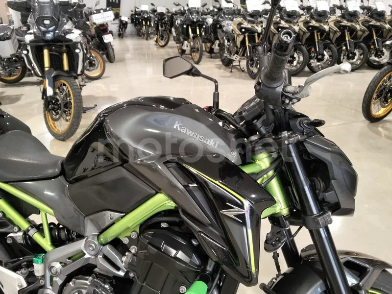 Kawasaki Z900 - Vista 15