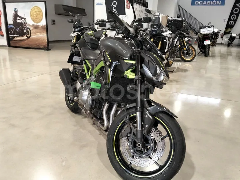 Kawasaki Z900 - Vista 16