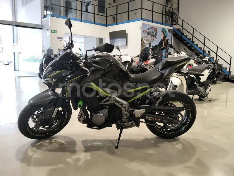 Kawasaki Z900 - Vista 3