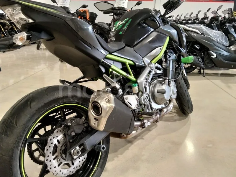 Kawasaki Z900 - Vista 5