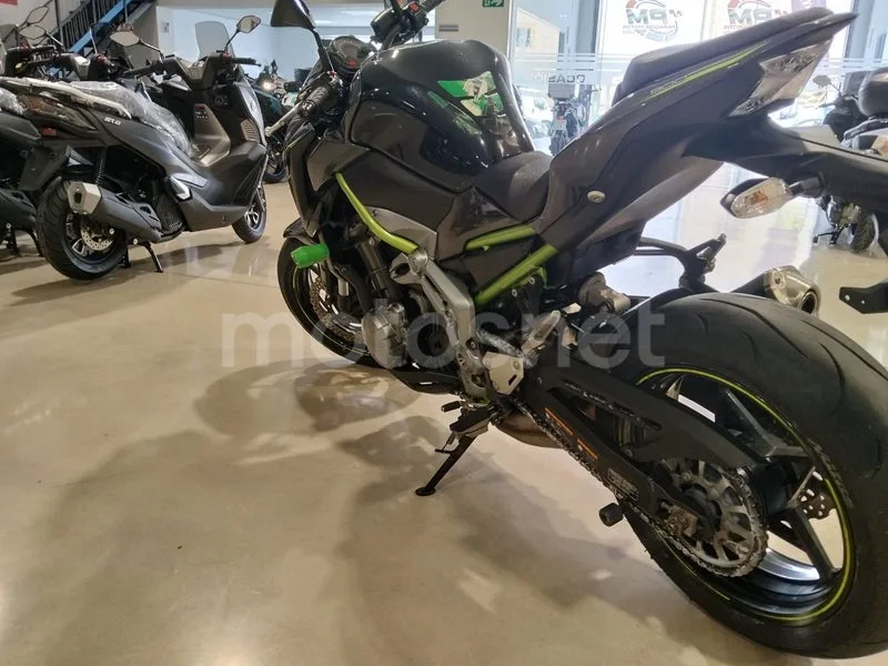 Kawasaki Z900 - Vista 6