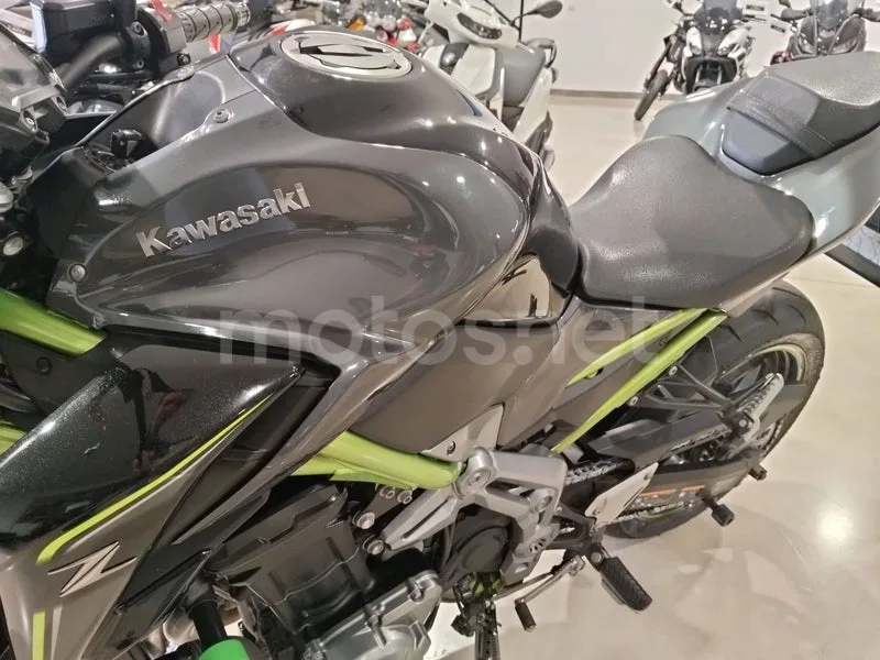 Kawasaki Z900 - Vista 8