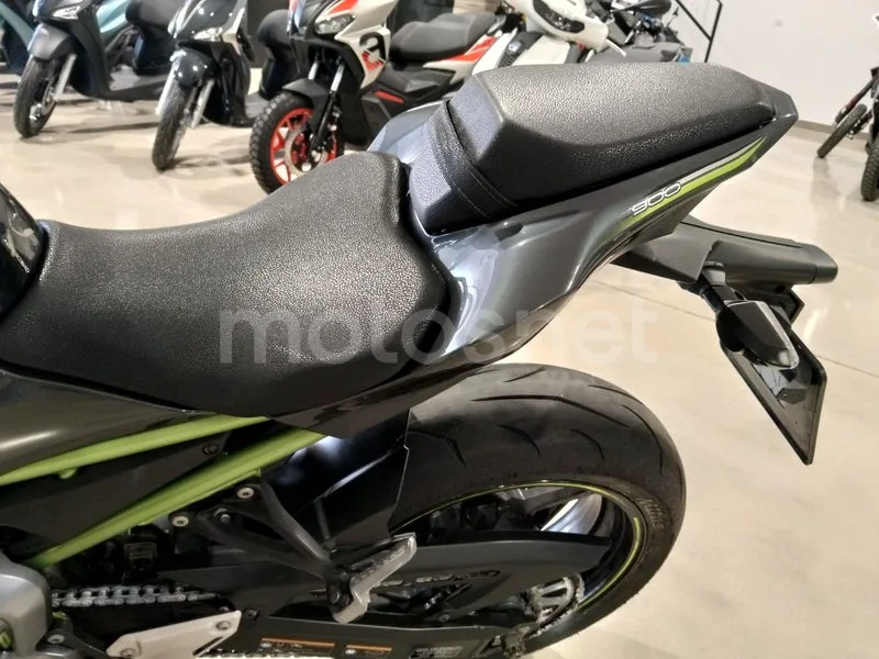 Kawasaki Z900 - Vista 10