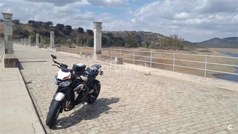 Triumph Street Triple - Vista 3