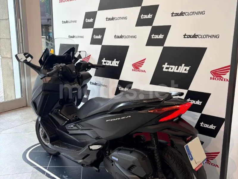 Honda Forza 125 - Vista 3