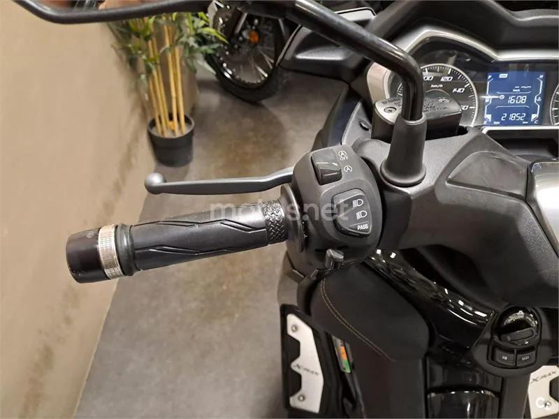 Yamaha XMAX 125 - Vista 12