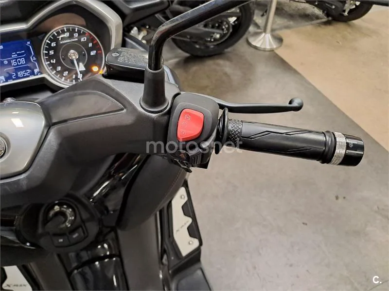 Yamaha XMAX 125 - Vista 13