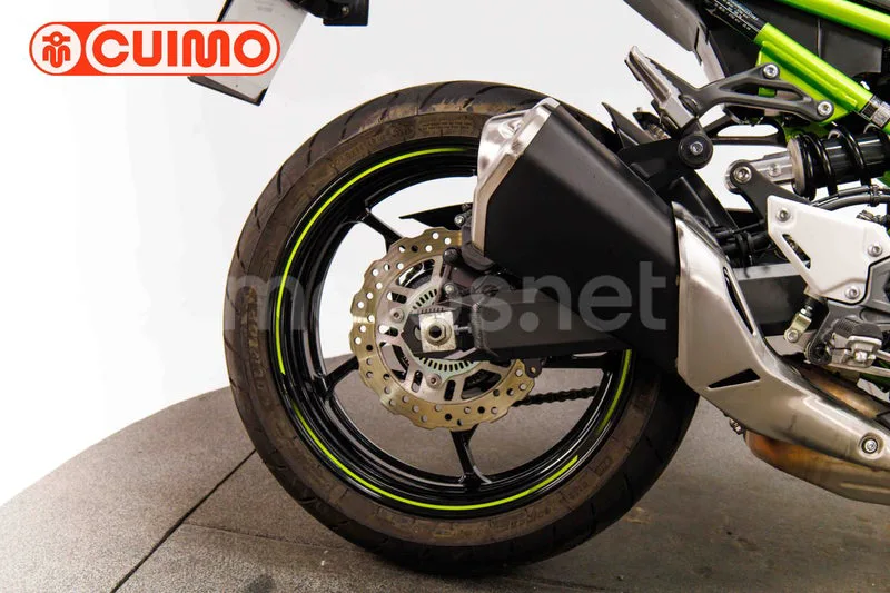 Kawasaki Z900 - Vista 17