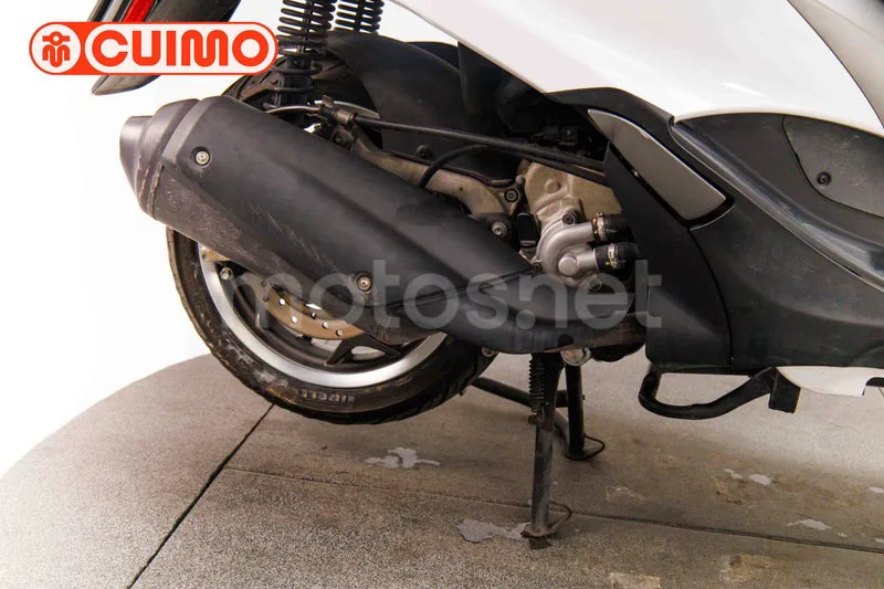 Piaggio MP3 - Vista 15