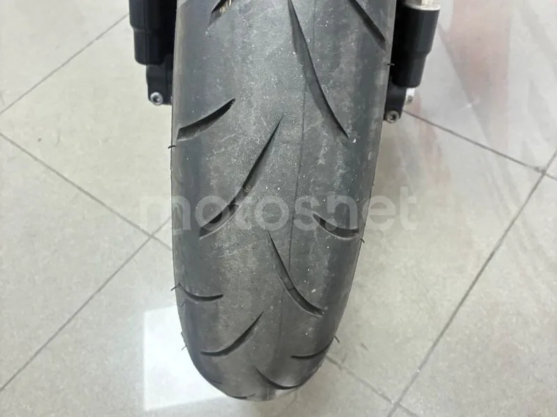 Yamaha YZF-R6 - Vista 8