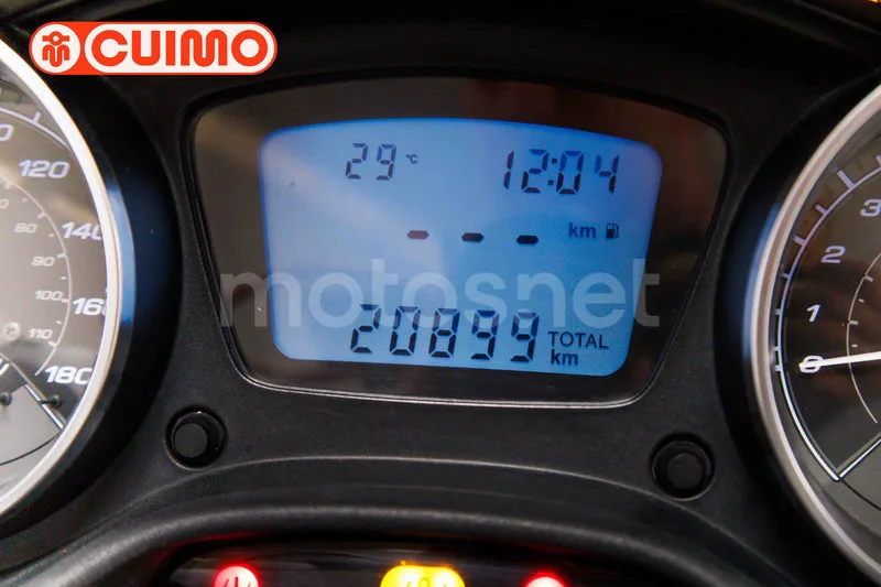 Piaggio MP3 - Vista 25