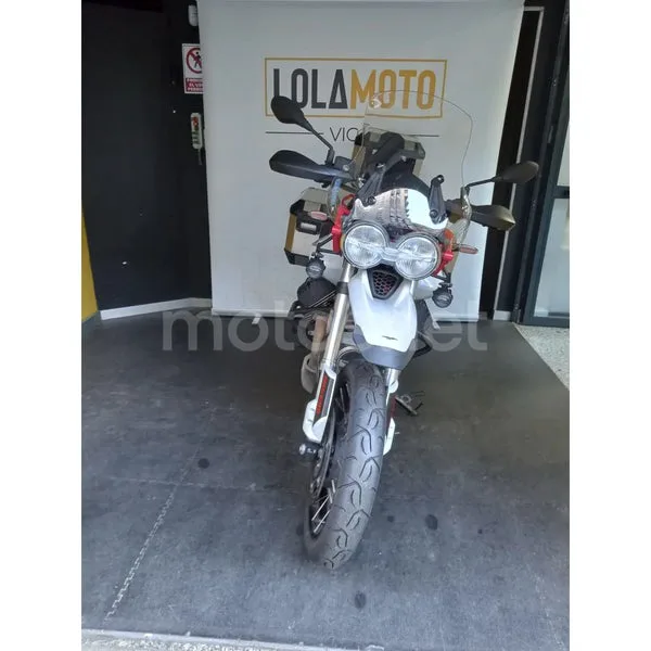 Moto Guzzi V85 TT - Vista 3