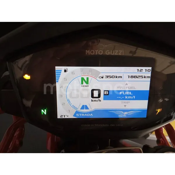 Moto Guzzi V85 TT - Vista 4