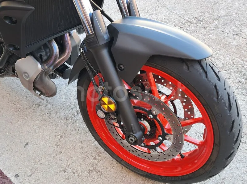 Yamaha MT-07 - Vista 10