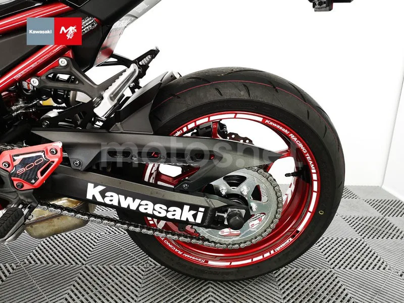 Kawasaki Z900 - Vista 25