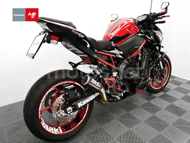 Kawasaki Z900 - Vista 4