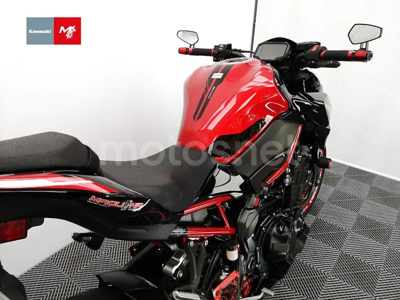 Kawasaki Z900 - Vista 8