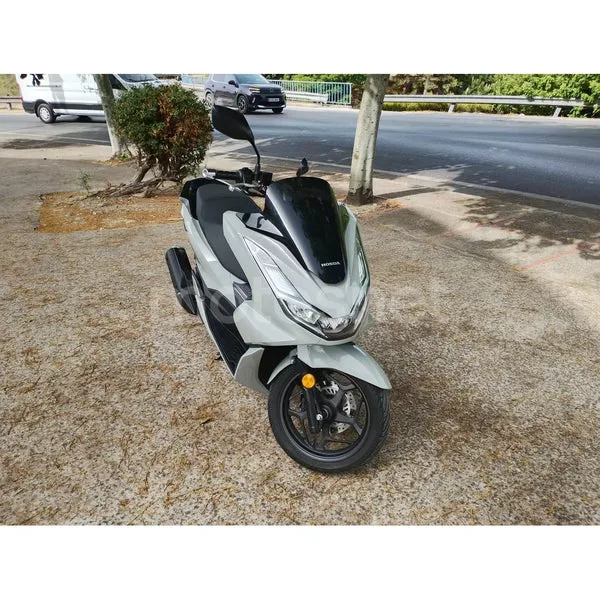 Honda PCX125 - Vista 3