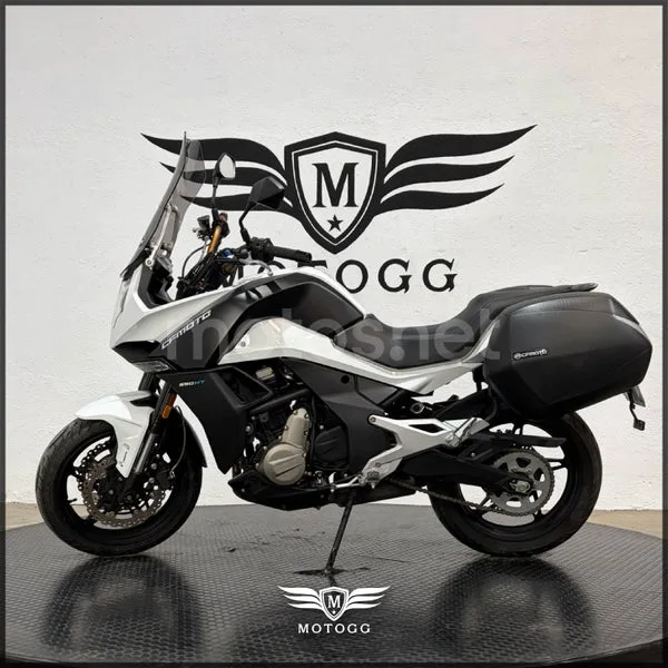 CFMOTO 650MT - Vista 5