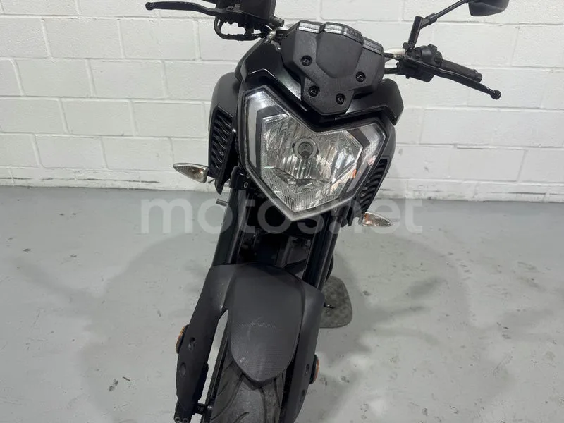 Yamaha MT-125 - Vista 19