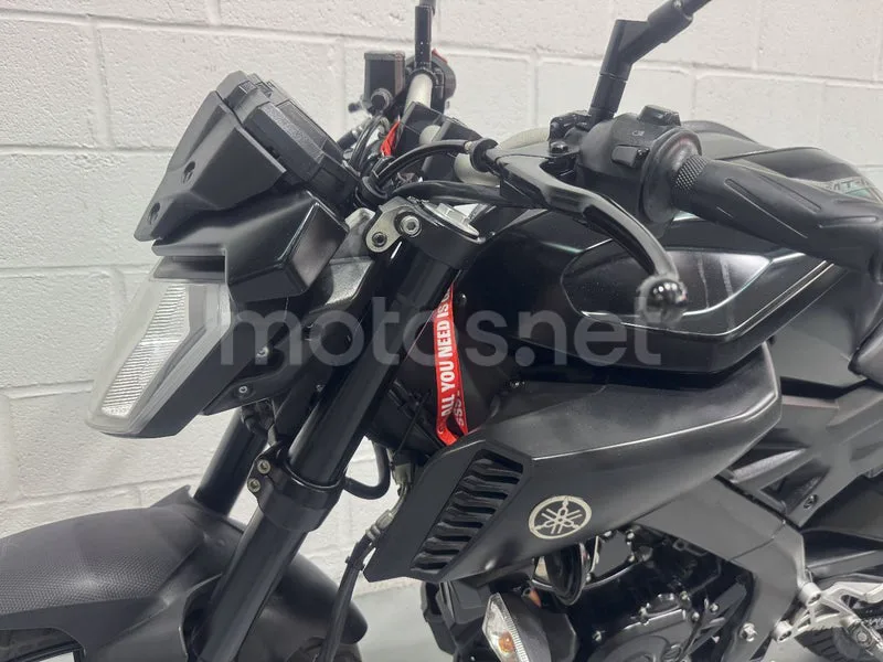 Yamaha MT-125 - Vista 21