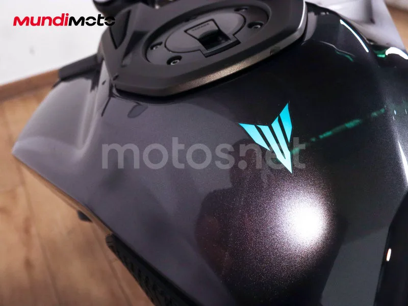 Yamaha MT-09 - Vista 16