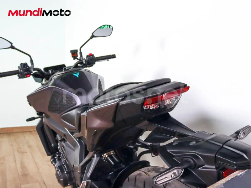 Yamaha MT-09 - Vista 9