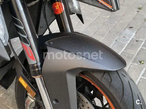 KTM 1290 Super Duke GT - Vista 3