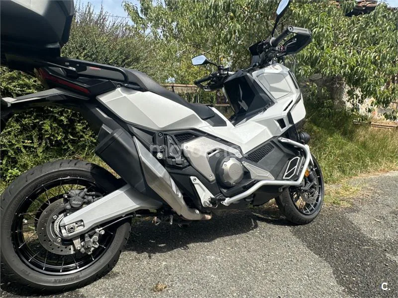 Honda X-ADV - Vista 11