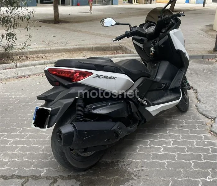 Yamaha XMAX 400 - Vista 4