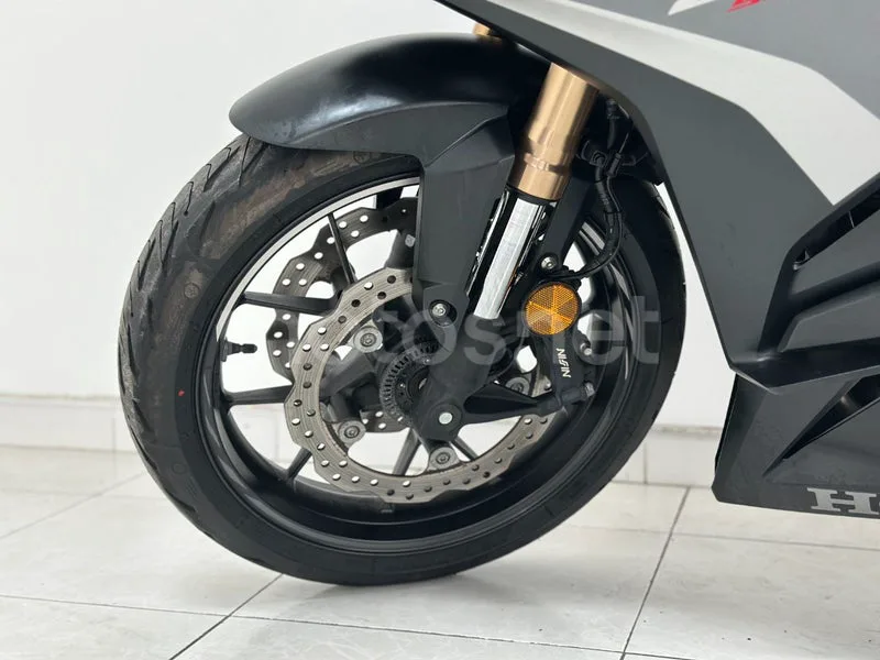 Honda CBR500R - Vista 12