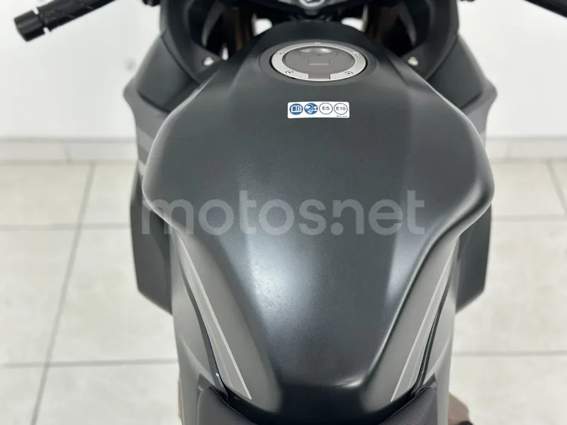 Honda CBR500R - Vista 8