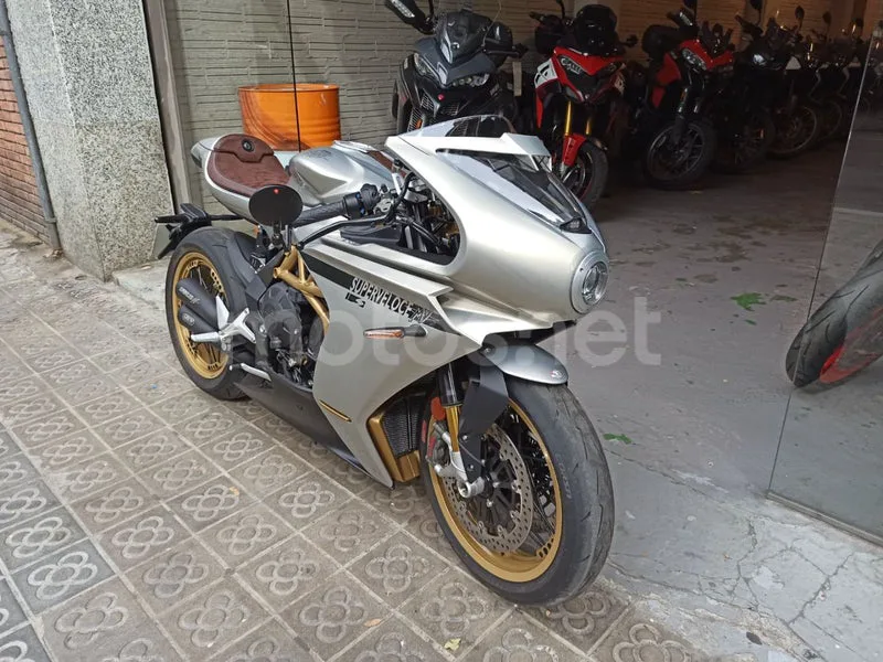 MV Agusta Superveloce S - Vista 3