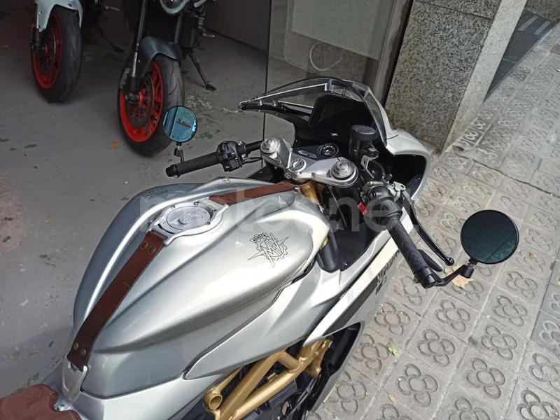 MV Agusta Superveloce S - Vista 5