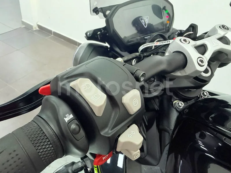 Triumph Street Triple 765 - Vista 15