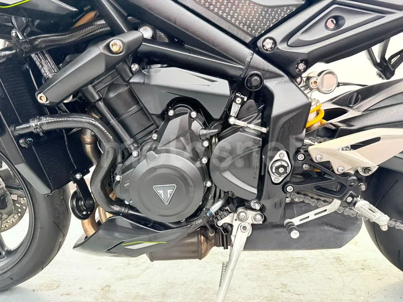Triumph Street Triple 765 - Vista 17