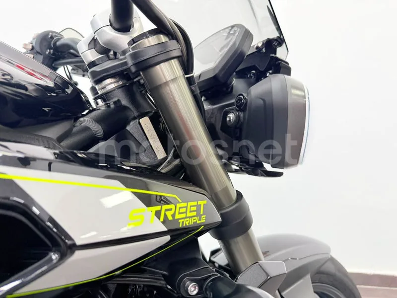 Triumph Street Triple 765 - Vista 8