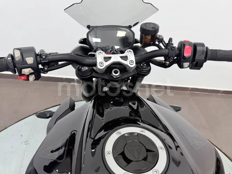 Triumph Street Triple 765 - Vista 9